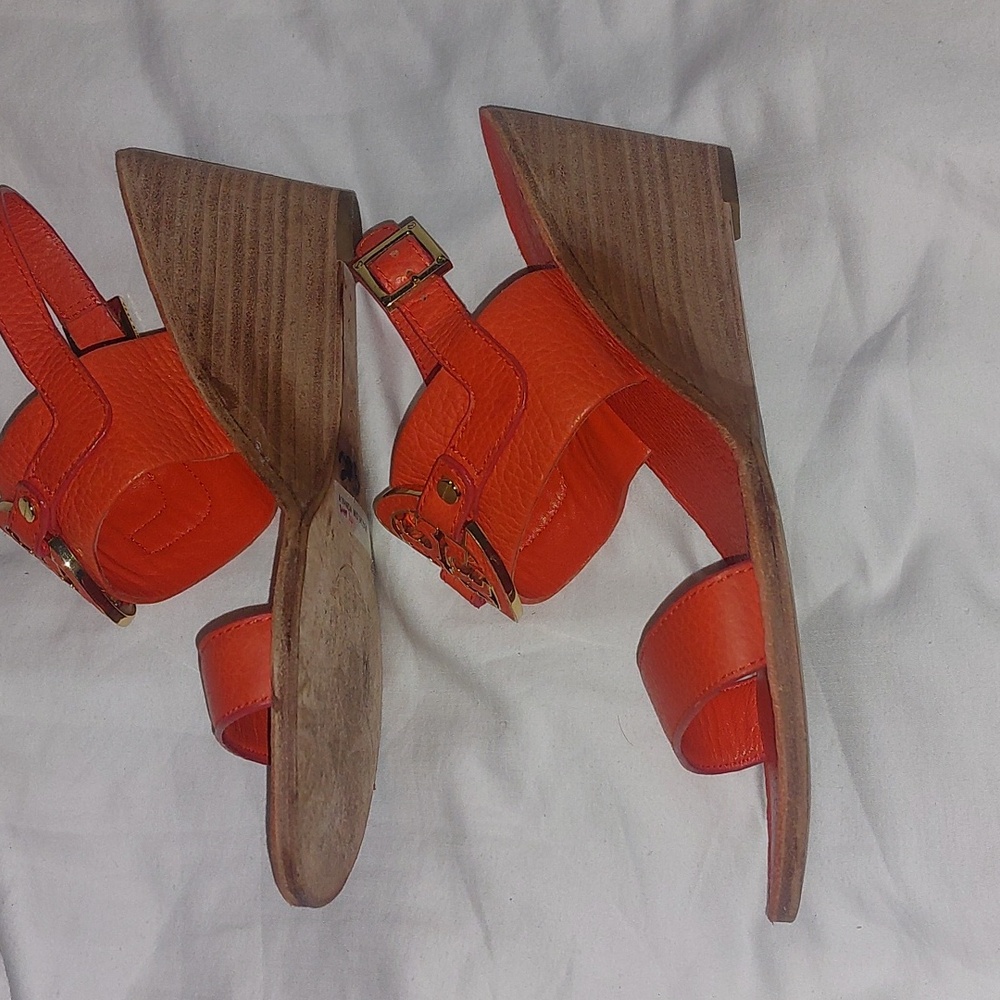 Tory Burch Orange Sandals with Gold Buckle Details Size 7.5 - Picture 6 of 11